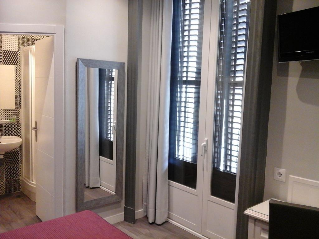 Hostal Don Alfonso มาดริด ภายนอก รูปภาพ