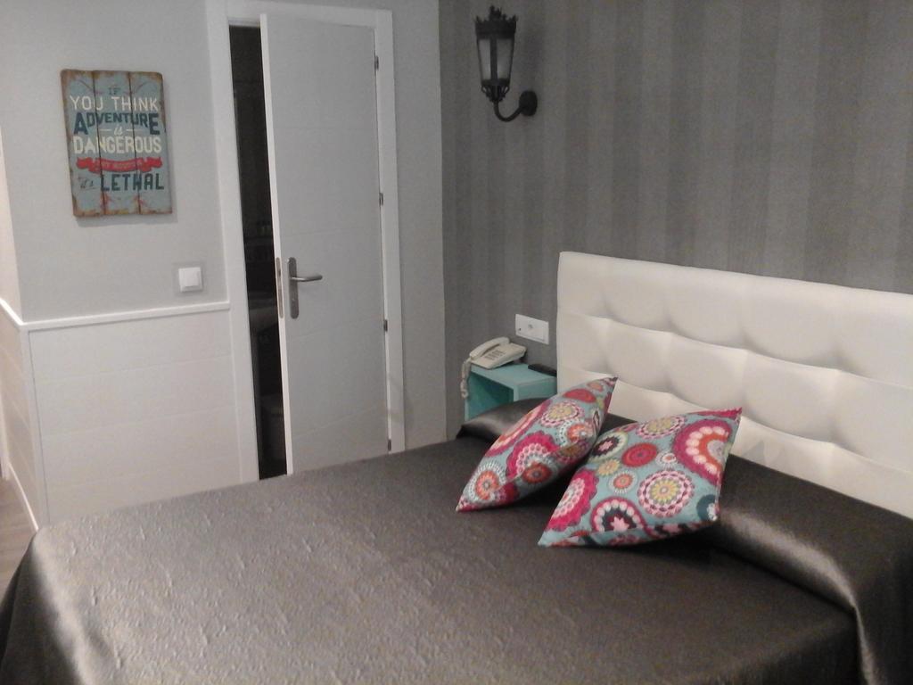 Hostal Don Alfonso มาดริด ภายนอก รูปภาพ