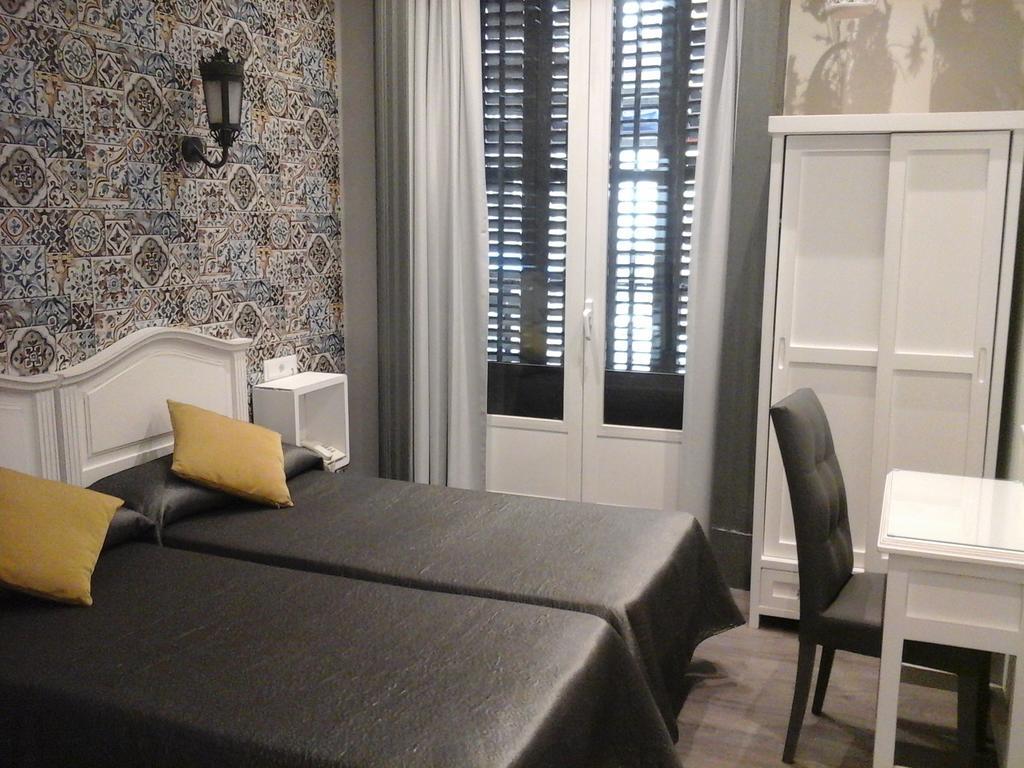 Hostal Don Alfonso มาดริด ภายนอก รูปภาพ