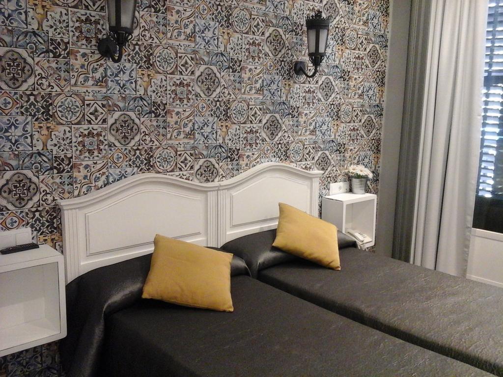 Hostal Don Alfonso มาดริด ภายนอก รูปภาพ